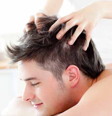 masajear el cuero cabelludo